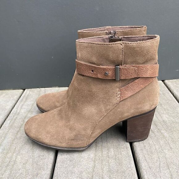 Clarks Collection Ankle Boots Tan Suede Leather Zip Heeled Size 9.5 Soft Cushion - Picture 5 of 9